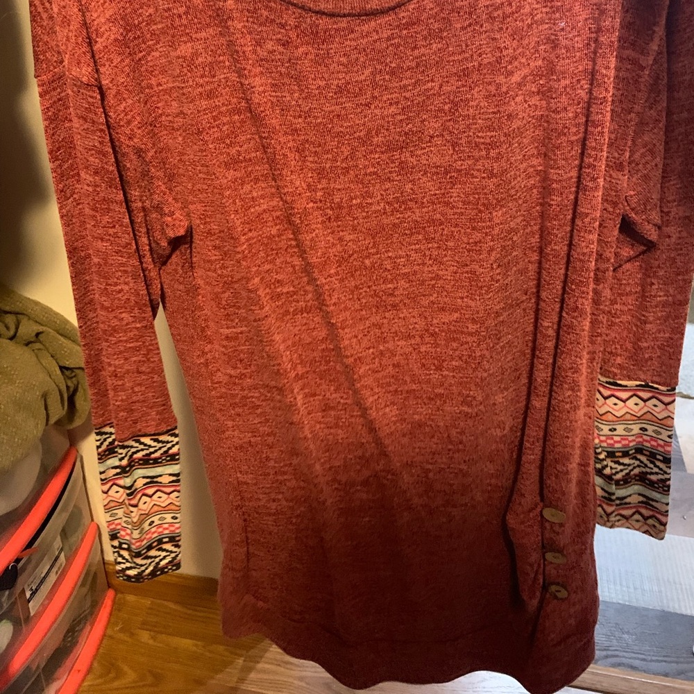 Rose shirt with detailed sleeves